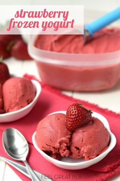 strawberry frozen yogurt in small bowls with spoons on the side and pink napkin