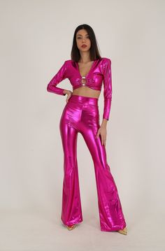 "Fuchsia butterfly style blouse and trouser suit is everyone's favorite with its metallic fabric and cute style. The metallic long-sleeved blouse has a ring detail in the middle. This set, which is prepared together with bell pants, has a highly flexible fabric. He never restricts you. A unique choice for all crazy parties, festivals, stage, show and dance performances. We can prepare it for you in many different colors and fabrics. Just leave a note in the personalization pane. The inner seam length is prepared as 34.7\"/88 cm. If you wish, you can specify the inner seam size. If you need an emergency outfit, please contact us. Height: 1.76cm/5'9 Size: S/36 Bust: 88cm/34,51\" Waist: 62cm/24,5\" Hips: 90cm/35,5\" Size of the product on the mannequin: S/36/4-6 All of our products are our ow Edm Outfits Rave Casual, Metalic Outfits Ideas, Butterfly Top Outfit, Crop And Pants, Flashy Outfits, Outfit Rave, Man Outfit, Bell Pants, Trouser Suit