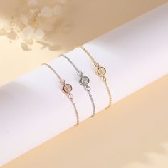 Capture your precious moment and wear it with a bracelet.🎇 With the Projection bracelet packaged in a gift box, 🎁 it also makes it a thoughtful and memorable gift for loved ones on special occasions such as Valentine's day, Christmas, Mother's Day, or Thanksgiving.  💍The Projection bracelet are made of the highest quality brass or solid 925 sterling silver with a Gold / Silver / Rose gold finish. Nickle, lead, and cadmium is not contained, 100% hypoallergenic to sensitive skin.💕Long-lasting Photo Chain, Bracelet Packaging, Bracelet Minimalist, Pet Photo, Photo Bracelet, Custom Necklace, Family Pet, Memorable Gifts, Silver Roses