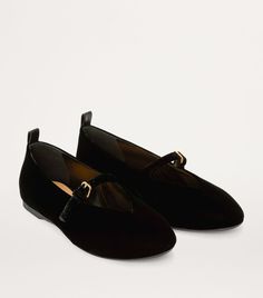 Find JW ANDERSON Velvet Ballet Flats on Editorialist. There's no denying that ballet shoes are the It style for 2024. Their return to the spotlight can only be described as a girlhood renaissance, with powerhouse brands like JW Anderson showcasing its affection for the trend through this minimalist pair. Charming as can be with a velvet finish, their nostalgic sensibility will draw the attention of every fashion maven. Velvet Ballet Flats, Black Velvet Shoes, Satin Ballet Flats, Velvet Flats, Suede Ballet Flats, Velvet Shoes, Black Ballet Flats, Ballerina Shoes, Jw Anderson