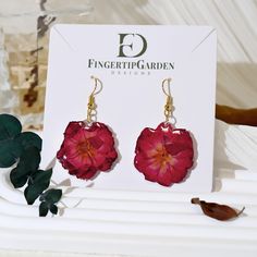 *This is a handmade earrings with a Rose dried flower design. We have sealed the beautiful flowers in resin and paired them with a silver or gold Components, Let the colors of nature whisper in your ears. *Free Message Card: We offer a complimentary message card service for you to write down warm wishes and convey your heartfelt blessings. *Worldwide Free Shipping: Providing global free shipping to ensure this precious gift reaches your hands. * Welcome to the Shop Be sure to check out our shop Flower Earrings Dangle, Pressed Flower Earrings, Women Birthday, Resin Flowers, Birthday Gift For Her, Pressed Flower, Floral Earrings, Earrings Dangle, Message Card