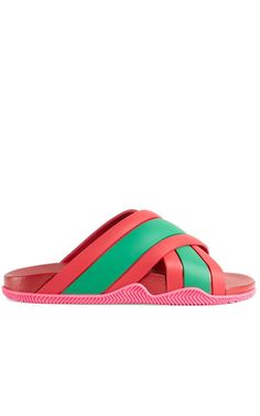 These sandals from Gucci boast the instantly recognizible Web detail and a contrasting pink sole.Green and red Web rubber Open toe Slip-on styleMoulded footbed Crisscross straps Embossed Gucci logoBranded insoleComposition: Rubber 100%Lining: Rubber 100%Sole: Rubber 100%Made in Italy Pink Gucci Slides, Chevron Outfit, Chevron Jewelry, Gucci Slides, Web Detail, Gucci Shop, Red Web, Red Flats, Shoes Flats Sandals