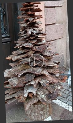 ✓✓✓diy christmas wreaths, christmas wreaths to make, , diy christmas wreaths ideas with ribbon..? Rustic Christmas Crafts, Painted Concrete Steps, Lights For Christmas, Painted Front Porches, Porch Colors, Painting Concrete Porch, Garage Remodel, Curated Home, Cool Wood Projects