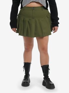 Keep your look fun and flirty in this green  low rise skirt! It comes with pleats and cargo pockets on the sides. Complete with a double button and zipper closure on the front.100% cottonWash cold; dry low16 12''ImportedModel is 5'10''Model wears size 1 Cheap 90s Style Mini Skirt, Cheap Forever 21 Tiered Mini Skirt, Fitted Green Cargo Skirt With Lining, High Waist Green Skort For Fall, Fitted Green Mini Cargo Skirt, Green Pleated Short Skirt With Lining, Green Short Skirt For Fall, Green Fitted Skirt With Pleated Hem, Fitted Green Skirt With Pleated Hem