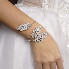 Gender:Women's; Quantity:1PC; Theme:Leaf,Precious; Shape:Circle; Style:Luxury,Fashion; Jewelry Type:Tennis Bracelet; Occasion:Wedding,Gift,Engagement; Material:Rhinestone; Length of Bracelet:20; Design:Classic; Front page:WE; Shipping Weight:0.1; Listing Date:05/08/2024 Cheap Bracelets, Shape Circle, Womens Tennis, Bracelet Online, Rhinestone Bracelet, Jewelry Silver, Bracelet Jewelry, Tennis Bracelet, Fashion Luxury