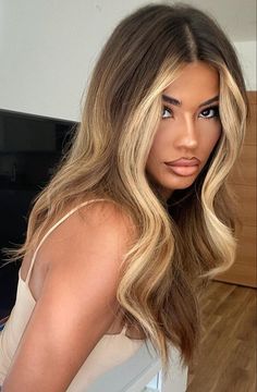 Rambut Brunette, Tan Skin Blonde Hair, Money Piece, Brown Hair With Blonde Highlights, Blonde Hair Inspiration, Brown Blonde Hair, Long Blonde, Hair Inspiration Color