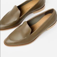 Everlane Modern Loafer Nwot Olive 100% Italian Leather Made In Italy Classic Flat Slip-ons For Fall, Classic Flat Moccasins For Fall, Classic Flat Loafers For Fall, Casual Pointed Toe Moccasins For Office, Classic Slip-on Flats For Fall, Classic Pointed Toe Slip-ons For Fall, Classic Flat Moccasins For Work, Classic Fall Slip-on Flats, Classic Flat Moccasins For Workwear