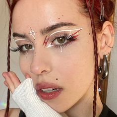 eyeliner inspo graphic liner White Eyeliner Aesthetic, Red Eyeliner Aesthetic, Grunge Eyeliner Looks, Grunge Eyeliner, Eyeliner Aesthetic, Eyeliner Inspo, Cyberpunk Makeup, Red Eyeliner