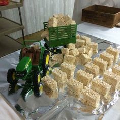 John Deere Birthday Party, 4de Verjaardag, John Deere Birthday, Tractor Birthday Party, Barnyard Birthday Party, Farm Theme Birthday, Farm Baby Shower, Farm Animals Birthday Party, Farm Themed Birthday Party John Deere Party, 4de Verjaardag, Krispy Treats