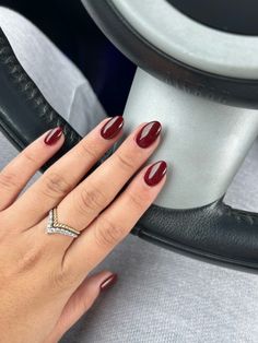 Burgundy Natural Nails, Nail Color With Maroon Dress, Maroon Almond Shaped Nails, Burgundy Nails Short Almond, Short Nail Designs Maroon, Burgundy Nails Oval Shape, Maroon Gel Nails Short, Cherry Mocha Short Nails, Cute Nails Fall Colors