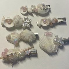 #aesthetic #clips #shells #soft #pink #softgirl #softgirlaesthetic #babypink Aesthetic Clips, Diy Moss, Mermaid Accessories, Bead Charms Diy, Handmade Jewelry Tutorials, Jewelry Accessories Ideas, Beaded Accessories, Diy Hair Accessories