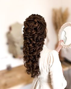 Willemijn Vlot • Hairdo by Mijntje • Bruidsstyliste | Watch, save & learn this ‘soft & wavy half up half down’ hairstyle 🤍🌿 I used a 22mm curling iron, some spraywax and hairspray from... | Instagram Pentecostal Hairstyles, High Updo, Easy Updos For Long Hair, Hair Academy, Easy Updo, Romantic Wedding Hair, Easy Hair Updos, Long Hair Wedding Styles, Wedding Hair Down