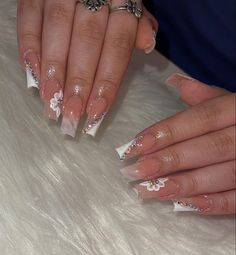 Nail Ideas Acrylic Latina, Short Quince Nails White, Nails For Communion, Dama Nail Ideas, Nails Latina Medium, Latina Nails Medium, Latina Nail Designs Medium, Birthday Nails Gems, Latina Nail Designs White