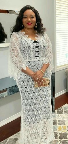 Africa Lace Dress Styles, Dantelle Dresses, Fall Dress Casual, Casual Fall Dress, White Lace Outfit, Dress And Sneakers Outfit