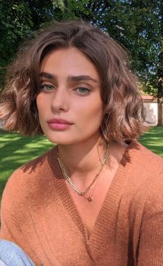 Taylor Hill Instagram, French Bob, Taylor Hill, Curly Hair With Bangs, New Haircuts, Trendy Hairstyles, Bobs Haircuts, Bob Hairstyles