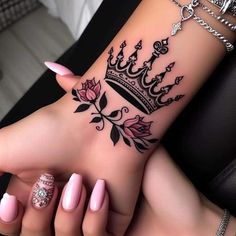 You know what's worse than having a messed up tattoo design on your skin forever? Getting called out about that epic fail online. Catrina Tattoo, Cute Hand Tattoos, Butterfly Tattoos For Women, Inspiration Tattoos, Tattoos For Black Skin, Hand Tattoos For Women