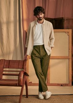 Man Outfit Europe, Men's Aesthetic Outfit, Neutral Fashion Men, Neutral Colors Mens Outfit, Men’s Casual Work Outfits Summer, Earthly Outfits Men, Men Therapist Outfit, Spring Men’s Fashion, Spring Man Outfit