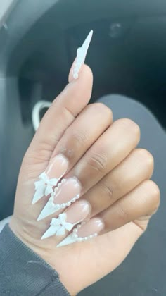 Almond Bow Acrylic Nails, Almond French Tip Nails With Pearls, Stiletto Bow Nails, Nail Ideas Pointy Shape, Stiletto Nails With Bows, White Stellio Nails, Pearl And Bow Nails, Bow And Pearl Nails