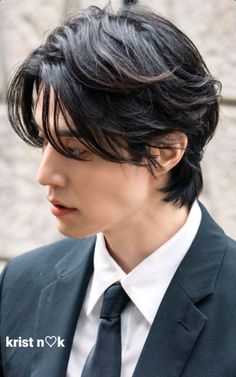 Asian Man Haircut Medium, Long Hairstyles For Men Korean, Asian Men Long Haircut, Asian Men’s Hairstyles, Wolfcut Men Short, Korean Middle Part Hair Men, Men Haircut Styles Medium Length, Middle Length Hair Men