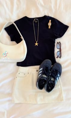 #summer #summeroutfits #summeroutfitideas #outfitinsposummer #outfit #outfitinspo #sambas #sambaoutfitas #adidas #spezials #denimskirt #goingoutoutfit #adidasshoestyled #sambasstyled #spezialsstyled #springoutfits #summeroutfitinspo #backtoschooloutfits #notmypicture Adidas Outfit Summer, Adidas Gazelle Outfit, Adidas Spezials, Denim Skirt Black, Outfit Inspo Aesthetic, Adidas Samba Outfit, Samba Outfit, Outfit Inspo Summer, Outfit Layout