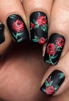 Black Nails with Rose Design #blacknails #nails #roses Opal Nails, Unghie Nail Art, Rose Nail Art, Black Nail Art, Flower Nail Designs, Super Nails, Rose Nails, Black Nail Designs