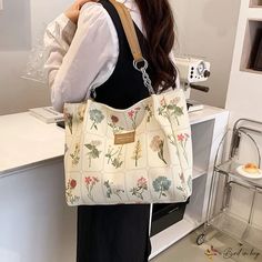 Flowers Tote, Floral Tote Bag, Luxury Designer Handbags, Diy Bags, Crossbody Bag Women, Chain Crossbody Bag, Bag Canvas, Satchel Handbags, Shoulder Tote Bag