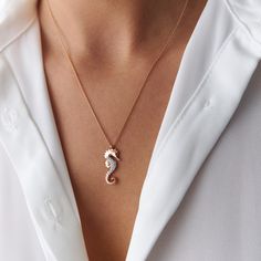 Introducing our Diamond Seahorse Necklace, a captivating blend of elegance and nature's beauty. Available in your choice of 14k or 18k solid gold, this exquisite piece showcases top-quality natural diamonds meticulously set to illuminate the seahorse's form. ★ Necklace Features (the model is wearing a 14k rose gold necklace in the pictures) • Gold Kt: 14K/18K Solid Gold - According to your preference - All pieces would be stamped for authenticity• Available Gold Colors: Yellow Gold, Rose Gold, White Gold• Total Diamond Weight: 0.12 carat• Diamond Color-Clarity: G Color VS2 Clarity• We only work with real natural diamonds• We offer signed certification for the authenticity of the diamonds• Pendant Dimensions: 24.3 mm by 10.5 mm / 0.96 Inches by 0.41 Inches Exquisite 14k Rose Gold Necklaces, Diamond Stacking Rings Engagement, Sea Horse Necklace, Seahorse Necklace, Seahorse Pendant, Gold Colors, Summer Necklace, Diamond Chain, Gold Bracelet Chain