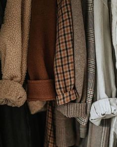 Autumn Thrifting Aesthetic, Farmhouse Aesthetic Outfits, Fall Insta Aesthetic, Autumn Clothing Aesthetic, Vintage Coat Outfit, Autumn Clothes Aesthetic, Autumn Cozy Outfit, Vintage Autumn Aesthetic, Dark Autumn Aesthetic