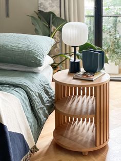 Atlanta Bedside, Bobo Table Lamp, and Arco Vase in the home of stylist Jono Fleming. Diy Bedside Table, Diy Home Furniture, Dining Room Bedroom, Show Us, 인테리어 디자인, Small Furniture, Small Bedroom, Furniture Makeover, Room Makeover