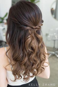 Graduation Hair Styles Half Up Half Down, Party Hairstyles For Girls, Prom Hair Up, Grad Hair, Prom Hair Medium, Diy Prom, Wedding Hairstyles For Medium Hair, Cap Decoration