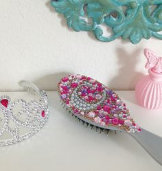 DIY-Princess-Hair-Brush-Main Princess Crafts, Princess Diy, Princess Hair, Pretty Princess, Princess Hairstyles, Ninja Turtle, Crafts For Girls, Princess Party, A Princess