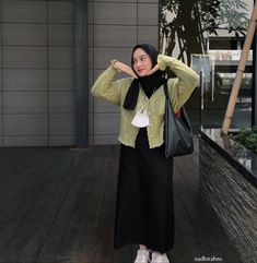 Hijab Outfit Big Size, Pastel Cardigan Outfit, Inner Dress Hijab, Plus Size Hijab Fashion, Skirt And Cardigan Outfit, Hijab Plus Size, Cardigan Outfit Hijab, Cardigan Hijab, Korean Outfit Ideas