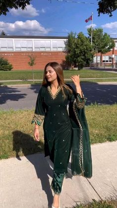 Suits For Women Indian Party Wear, Wedding Suit Women Indian, Velvet Kurta Designs Pakistani, Velvet Suits Women Pakistani, Wedding Suits Design For Women, Punjabi Dress Designs Indian Kurti, Wedding Wear Suits For Women, Velvate Suit Designs, Women Velvet Suit