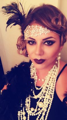 Flapper girl makeup More 1920s Halloween Costume, 20s Accessories, Gatsby Party Outfit, Flapper Costume Halloween, 20s Costume, 1920s Halloween, Flapper Halloween, Flapper Girls