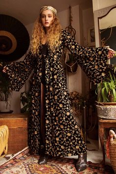 Dark Hippie Aesthetic, Dark Hippie Outfits, Hippie Witch Aesthetic, The Hippie Shake, Dark Hippie, Boho Witch, Kimono Outfit, Embroidered Kimono, Velvet Kimono