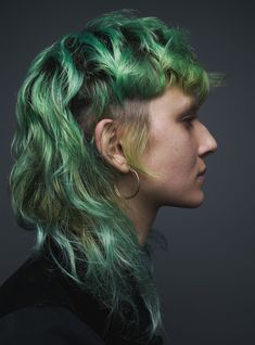 Infringe Magazine, Short Grunge Hair, Linda Evangelista, Mullet Hairstyle, Grunge Hair, Green Hair