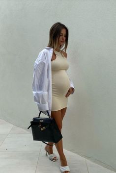 Edoardo Conte, Pregnacy Fashion, Pregnancy Belly Photos, Pretty Pregnant, Cute Maternity Outfits, Stylish Maternity Outfits