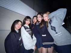 5 Best Friends, University Girl, Aesthetic People, Friend Poses, Friend Photoshoot, Best Friend Pictures