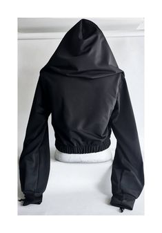 -Crop Hoodie with details sleeves in eyelets in stain steel, pockets in front and oversize hood. Oversize silhoutte with snaps on the front. 100% Polyester. Dark Hoodie, Goth Hoodie, Hoodie Crop Top, Gothic Tops, Womens Hoodies, Crop Top Hoodie, Crop Hoodie, Top Crop, Black Lingerie