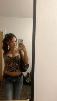 Cheetah Print Outfits Y2k, Lepord Print 2000s, Leopard Print Outfits Aesthetic, Leopard Cami Outfit, Leopard Print Top Outfit, Leopard Print Aesthetic, Leopard Top Outfit, Face Card Never Declines, Leopard Print Outfit