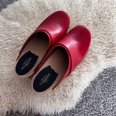 Amazing Swedish Hasbeens Red Clogs In Near Perfect Condition. I Think I Wore These Two Times. They’re So Cute For Fall! Swedish Hasbeens Clogs, Red Clogs, Swedish Hasbeens, Mule Clogs, Mules Shoes, Clogs, So Cute, Women Shoes, Red