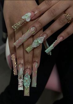 #nailart Iced Out Nails, Extra Baddie Nails Long, Cute Long Acrylic Nails Ideas, Xl Nails Design, Extra Baddie Nails, Xxxl Nails, K Nails, Xl Nails, Green Acrylic Nails