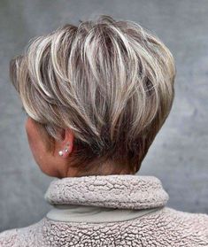 12 Short Choppy Haircuts That are Popular in This Year Curling Thick Hair, Bixie Haircut, Short Haircuts Ideas, Short Textured Hair, Pixie Haircut Ideas, Short Choppy Haircuts, Short Sassy Haircuts, Choppy Haircuts, Choppy Bob Haircuts