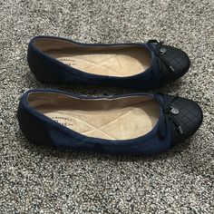 Bass Lacy Quilt Blue Suede Ballet Flats. Brand New Never Worn. Size 6 1/2. Blue Ballet Flats, Suede Ballet Flats, Flat Color, Blue Quilts, Blue Suede, Pretty Shoes, Low Heels, Ballet Flats, Slip On Shoes