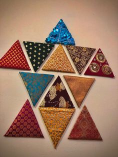 Wall decoration ideas Traditional Diy Home Decor, Door Hanging Decorations Diy, Diwali Wall Decoration, Decorations Drawing, Recycled Fabric Art, Handmade Decorative Items, Diy Room Decor Videos