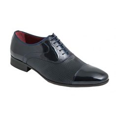 Zapatos de boda con cordones para hombre, disponible en color azul marino y negro, fabricados de forma artesanal en España con piel genuina de calidad premium. Acabado en barniz para un look mas elegante.    Ideal para combinar con el traje de novio, pero también para padrinos o invitados.    Zapatos de novio cómodos para disfrutar de la fiesta durante todo el día.    Disponemos de cinturón a juego para estos zapatos, vendido por separado, consulta precio y disponibilidad Navy Plain Toe Oxfords For Formal Occasions, Navy Leather Shoes With Leather Sole For Formal Occasions, Navy Formal Oxfords With Plain Toe, Elegant Navy Oxfords With Round Toe, Elegant Navy Oxfords For Formal Occasions, Navy Plain Toe Leather Shoes For Formal Occasions, Navy Round Toe Dress Shoes For Formal Occasions, Elegant Navy Leather Shoes For Formal Occasions, Formal Navy Dress Shoes With Round Toe