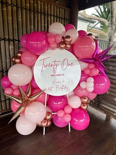 a wreath made out of balloons with a sign that says twenty one