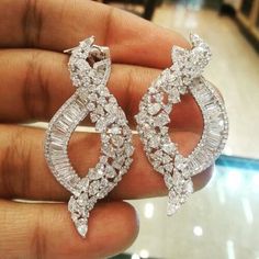 Bangles For Women, Diamond Necklace Set, Diamond Jewelry Designs, Diamond Earring, Dubai Mall, Exclusive Jewelry, Girly Jewelry, Fine Earrings, Diamond Bracelets