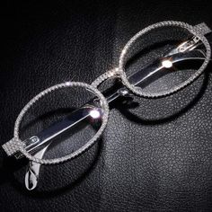 THESE ARE HIGH QUALITY ICED OUT GLASSES IN WHITE GOLD PLATING & COVERED BY SIMULATED DIAMONDS. INSPIRED BY OFFSET AND QUAVO FROM MIGOS, WITH THIS PIECE YOU WILL SHINE LIKE THEM. White Gold Plated: 5x PVD Plating & VVS CZ Stones PREMIUM Quality: Hand Set Diamonds No form of discomfort on your skin Clean Iced Out details Size: Length: 140mm / 5.50 inch | Frames: 140mm / 5.50 inch | Weight: 75gr FREE STANDARD SHIPPING Elegant White Rimless Sunglasses, Rapper Jewelry, Custom Glasses, Diamond Ice, Clean Skin, Micro Pave, Moissanite Diamonds, Cz Stone, Glasses Frames