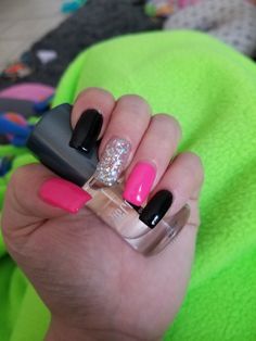 Hot Pink And Black Nails Acrylic Coffin, Black And Pink Sparkly Nails, Pink And Black Sns Nails, Hot Pink And Black Nails Acrylics, Sparkly Pink And Black Nails, Cute Pink Nails, Gel Acrylic Nails